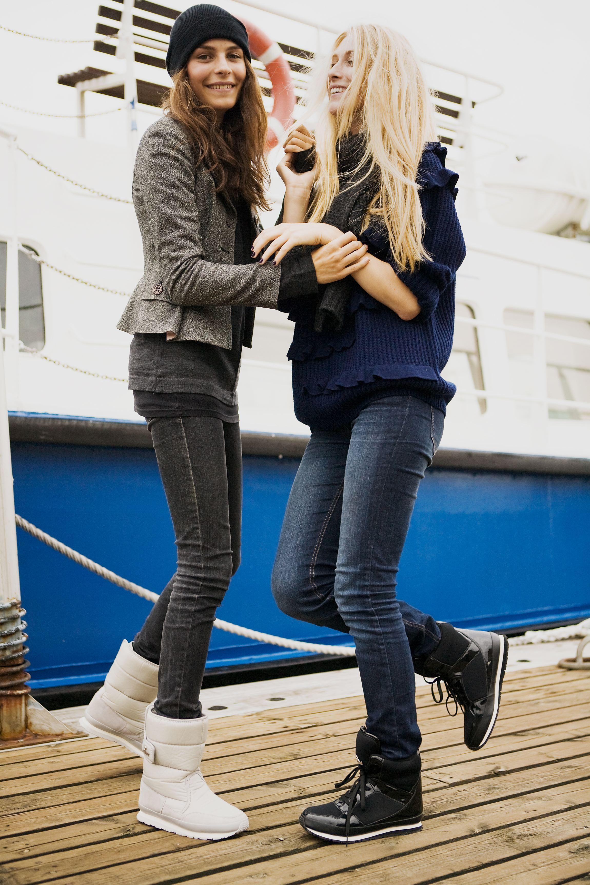 Дутики со спортивными штанами. Джинсы дутики. Джинсы дутики. Джинсы дутики. Модные луки с дутиками.