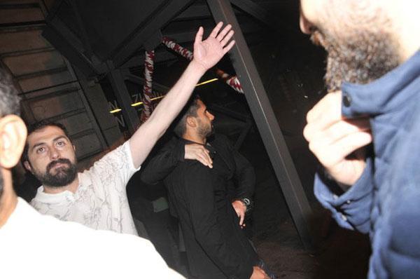 Alper Potuk ünlü şarkıcıyla yakalandı