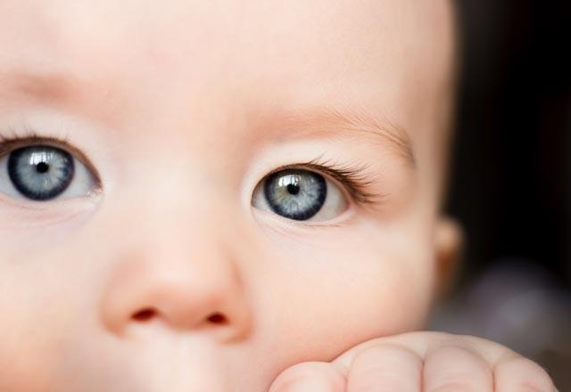 Bebeklerde göz rengi ne zaman belli olur