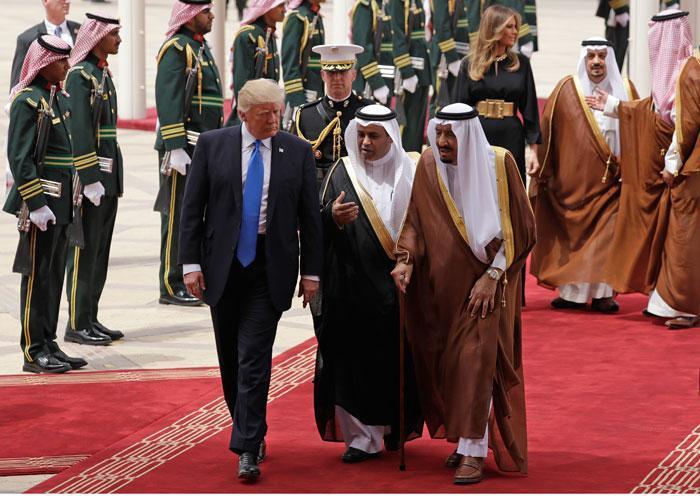Son Dakika... Trump Suudi Arabistanda Kraldan en üst düzey devlet nişanı