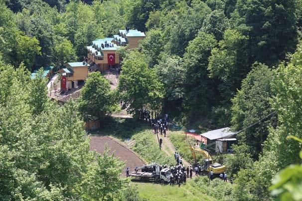 Yuvacık Barajı çevresindeki tesislerin yıkımında biber gazlı müdahale