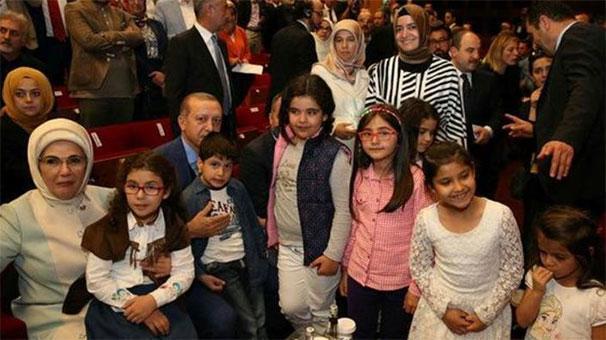 Cumhurbaşkanı Erdoğana çocuklardan yoğun ilgi