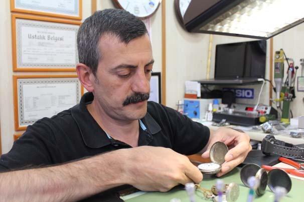 Unutulmaya yüz tutmuş mekanik saatlere talep artıyor