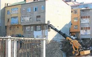 EVİ KEPÇE TUTARSA..