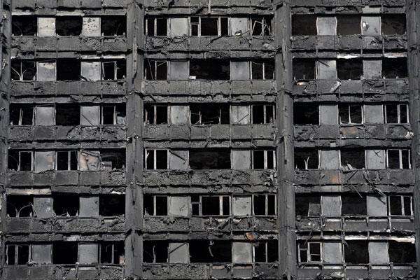 Son dakika... Londrada yanan binada ölü sayısı 30a çıktı Onlarca kişi kayıp...