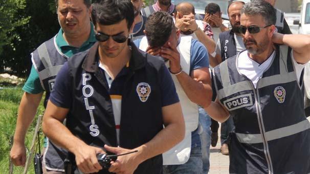 Öldürüp babasıyla gömdü, 2 gün sonra cesedi çıkartıp kıyafetlerini yaktı