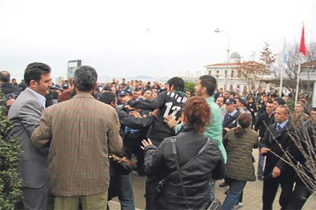 ADA’DA BELEDİYE MEYDAN SAVAŞI