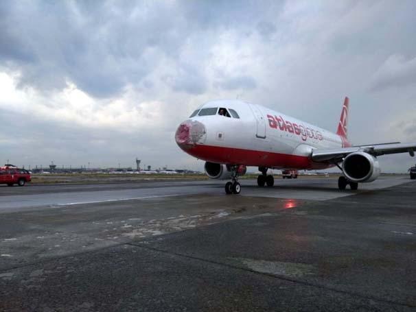 Atlasglobalin pilotu kokpit camı hasar görünce uçağı böyle indirdi