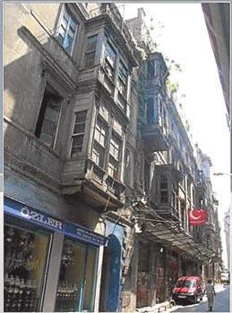 BEYOĞLU’NUN EN ETKiLEYiCi 5 BiNASI