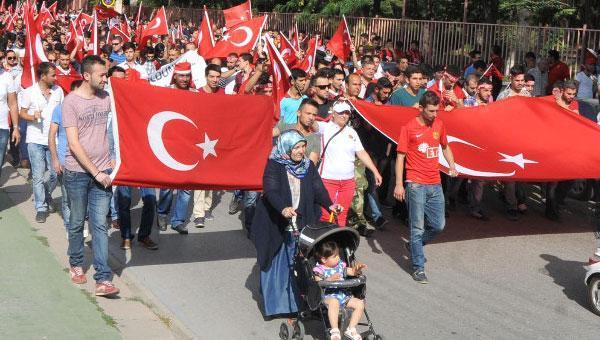 Eskişehirde 5 bin kişi teröre karşı yürüdü