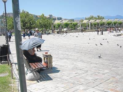 Mürselpaşa Bulvarı’nı hanutçular işgal etti