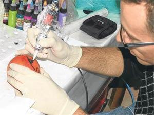 “Türkiye’nin ilk klinik dövmecisiyim”