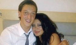 Mesutun Ebru ile yatak pozu
