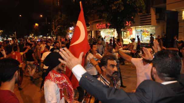 Gaziantepte önce ülkücüler sonra PKK sempatizanları sokaklara çıktı