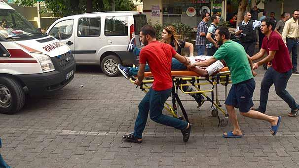 Diyarbakırda çorbacı tarandı... Üç polis yaralı...