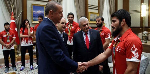 Cumhurbaşkanı Erdoğan, olimpiyat madalyalı sporcuları kabul etti