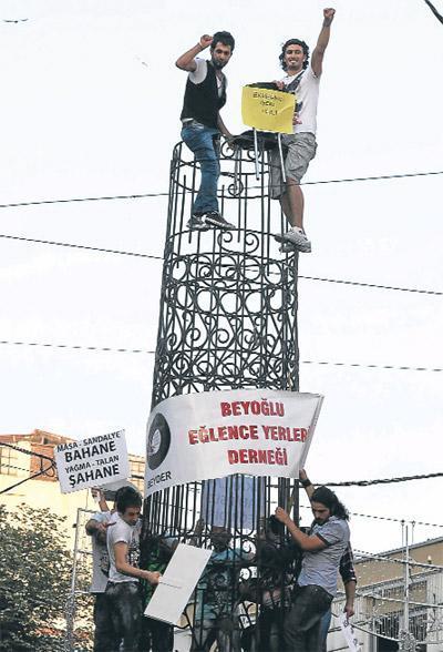 Beyoğlu sokak için SOKAĞA DÖKÜLDÜ