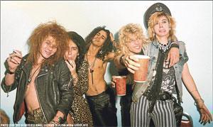 “GUNS N’ ROSES BENi NEREDEYSE ÖLDÜRÜYORDU”