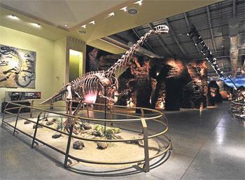 İSTANBUL’U DiNOZORLAR BASTI