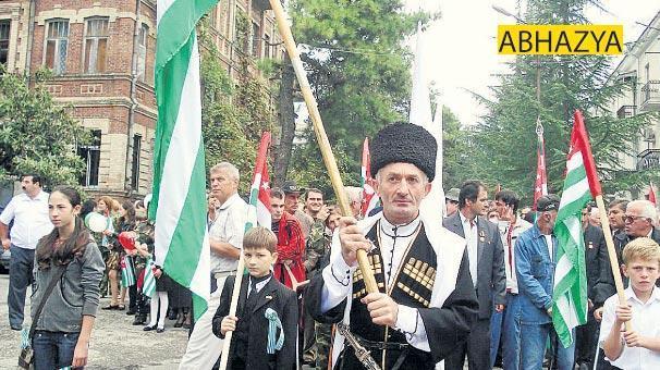 Makedonya işi yokuşa sürüyor