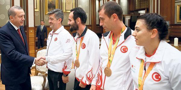 Bir kızım da burada