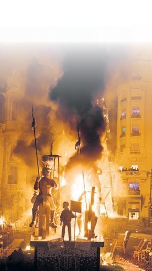 LAS FALLAS Avrupa’nın en ateşli festivali Valencia’da