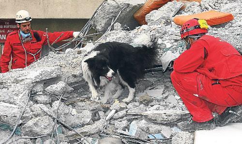 60 günlük oğlunu emzirirken öldü