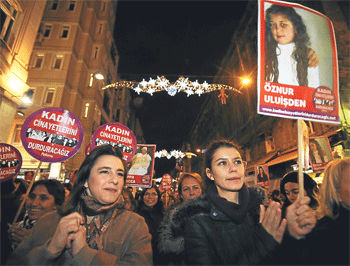 KADIN HAKKI DEDiYSEK BU KADAR DA DEĞiL