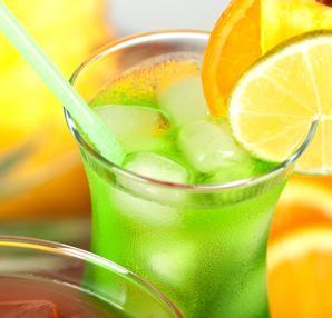 Yeşil elma ve limon kokteyline bayılacaksınız