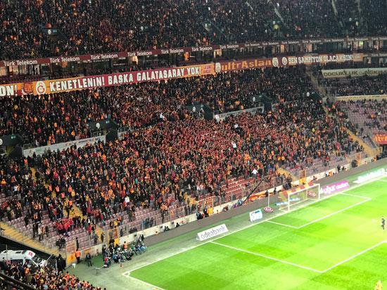 Galatasarayda Gomise büyük destek