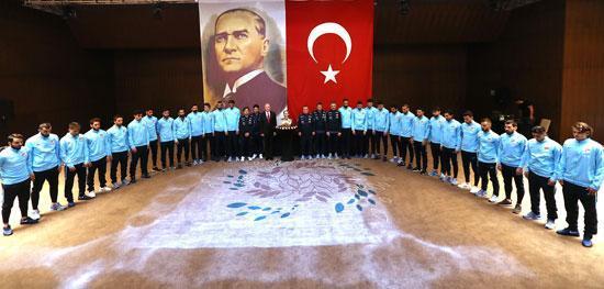 A Milli Futbol Takımından, Büyük Önder Atatürk için saygı duruşu