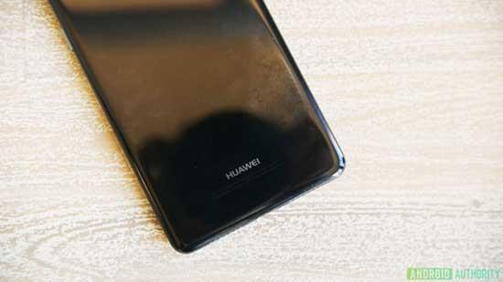 Huawei P20 üç arka kameraya sahip olabilir Huawei P20nin ilk görüntüleri sızdırıldı