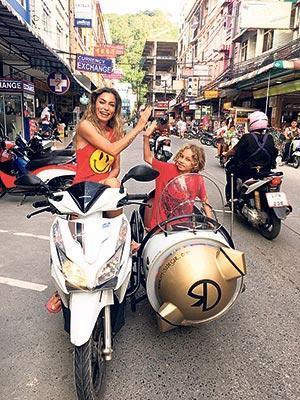 LEYLA BİLGİNEL’İN  PHUKET HAYATI