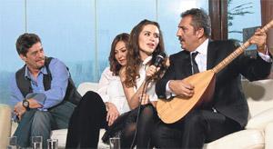 Bir gün herkes fuşya fular takacak