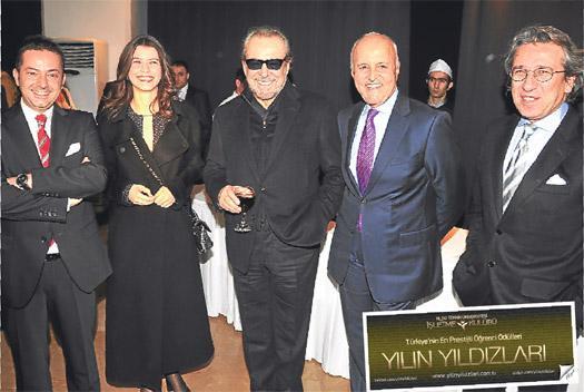Bir gün herkes fuşya fular takacak
