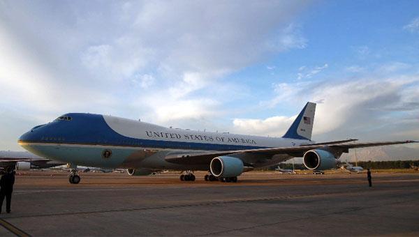Obama, Air Force Onela Antalyaya indi