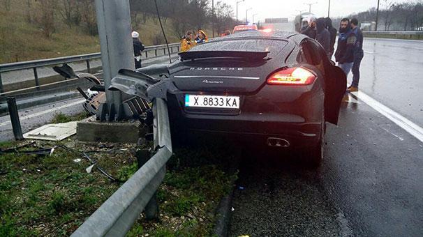 TEMde bariyerlere çarpan otomobilin Bulgar sürücüsü öldü