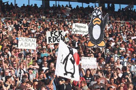 St. PAULİ STADI’NI PENGUENLER BASTI