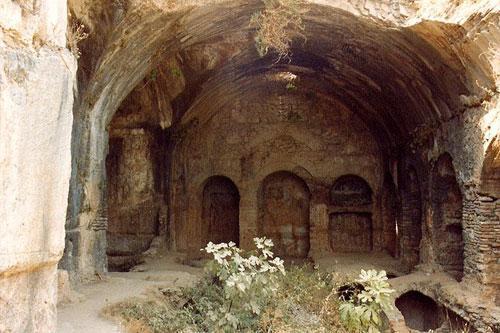 Yedi Uyuyanlar Mağarası ve Efsanesi