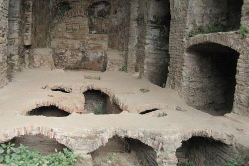 Yedi Uyuyanlar Mağarası ve Efsanesi