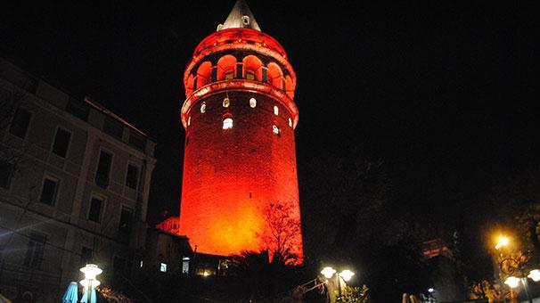 Galata Kulesi kırmızı beyaza büründü