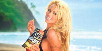 PAMELA ANDERSON ‘YALAN DÜNYA’DA