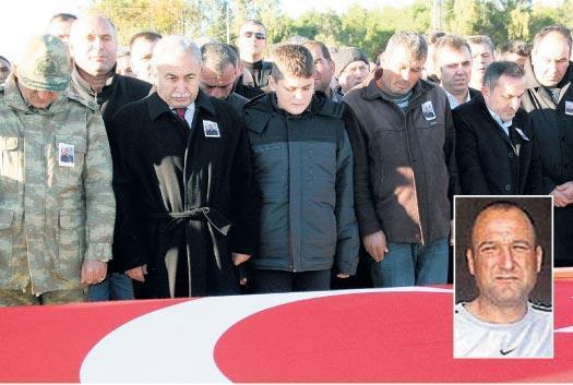 Hamile eşi, asker selamıyla uğurladı