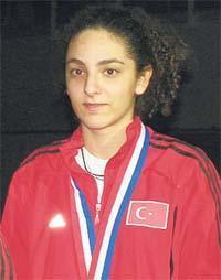 iKi YAZARIN ECESARMASI