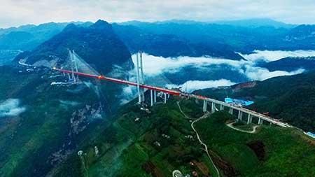 Dünyanın en yüksek köprüsü ulaşıma açıldı