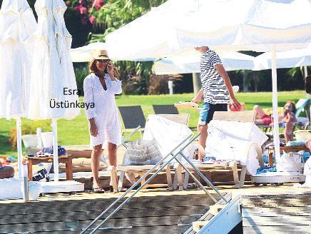 ÜNLÜLERİN MOON BEACH ÇIKARTMASI