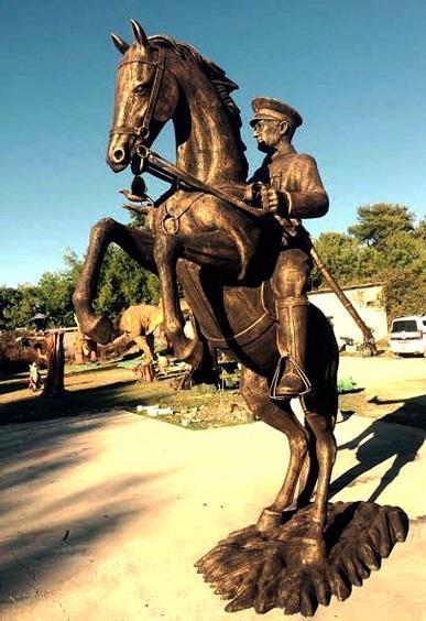 Kemerden Laptaya Atatürk heykeli