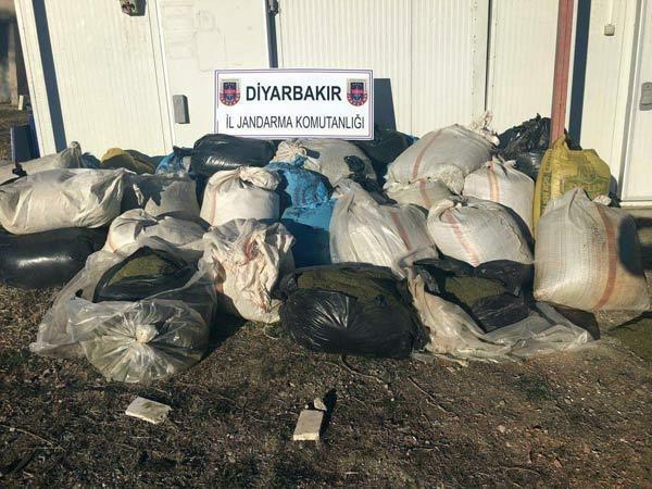 Diyarbakırda 1 ton esrar ele geçirildi