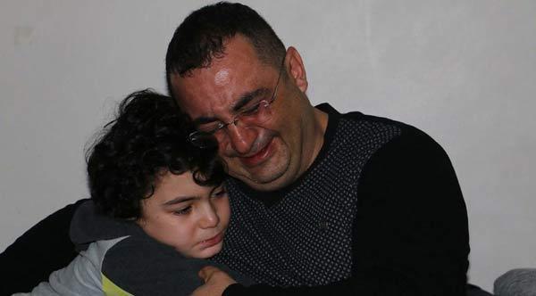 Annesini onun yatağından kimse kaldıramıyor