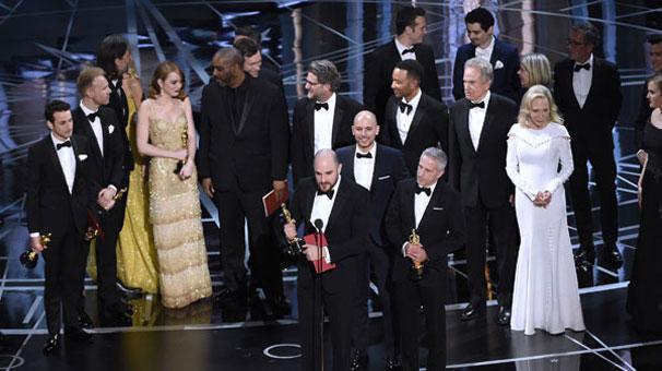 Oscar ödülleri sahiplerini buldu.. ´La La Land´ büyük şok yaşadı